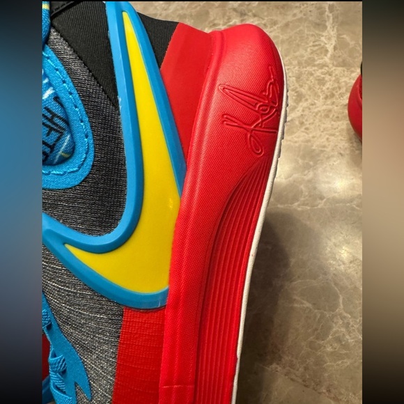 Kyrie 8 GO SE "Black/Tour Yellow/University Red" Kids' Basketball Shoe size 2Y - Picture 4 of 8